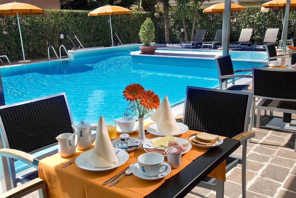 Hotel Imperial ซัน เบเนเดตโต เดล ตรอนโต ภายนอก รูปภาพ