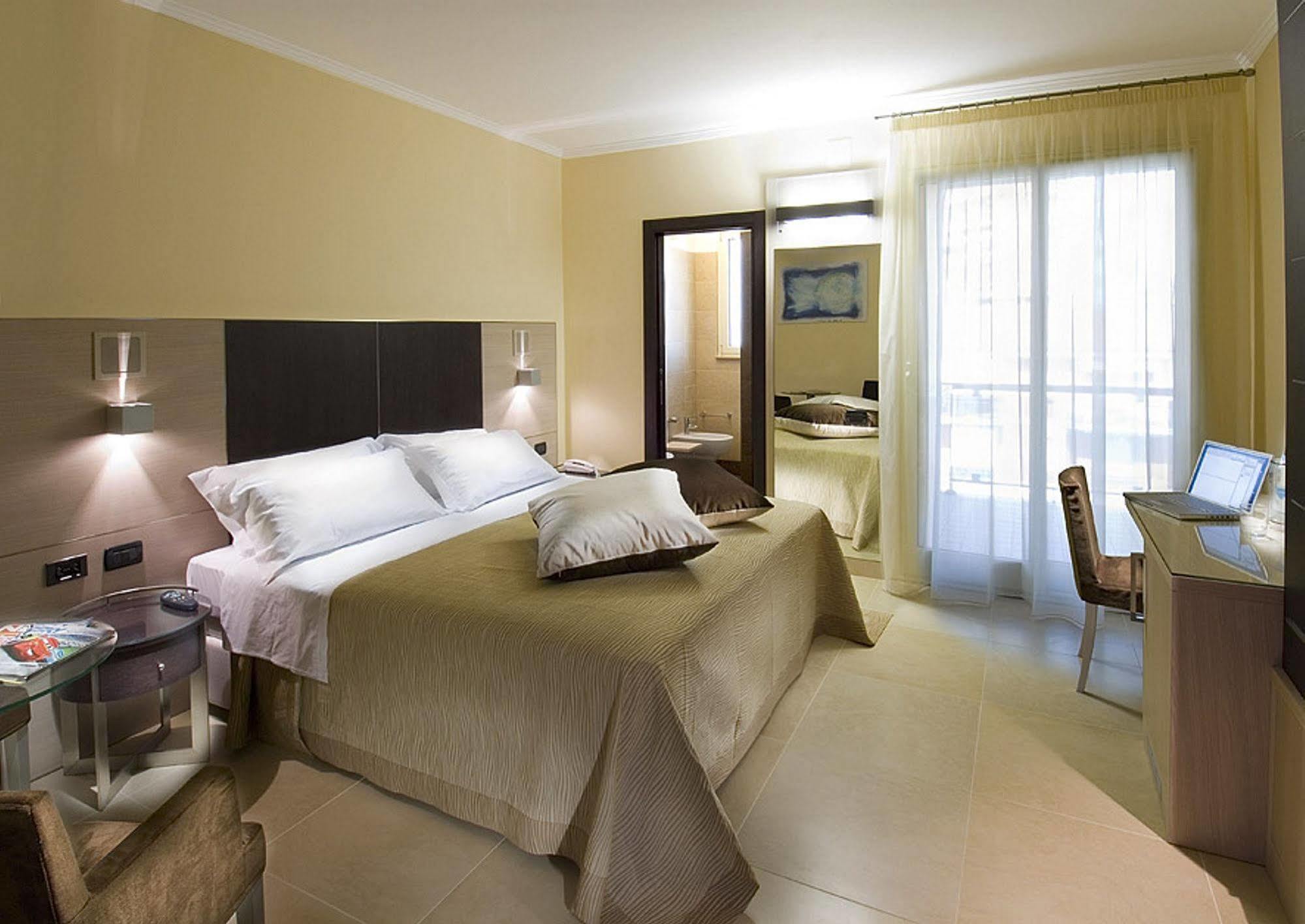 Hotel Imperial ซัน เบเนเดตโต เดล ตรอนโต ภายนอก รูปภาพ